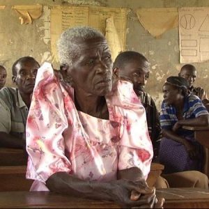 Vertriebene in Mubende/Uganda bei einer Versammlung