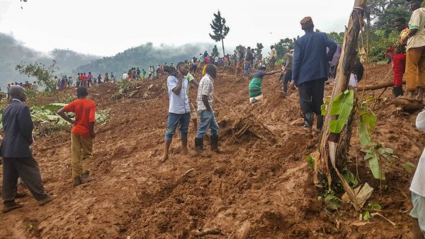 Bergrutsch im Manafwa-District im Dezember 2019: 40 Tote und 200 Farmer:innen haben allen Besitz verloren. Kaffeebäume vernichtet.