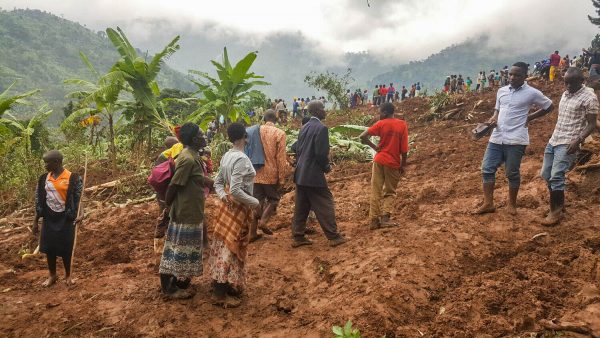 Bergrutsch im Manafwa-District im Dezember 2019: 40 Tote und 200 Farmer:innen haben allen Besitz verloren. Kaffeebäume vernichtet.